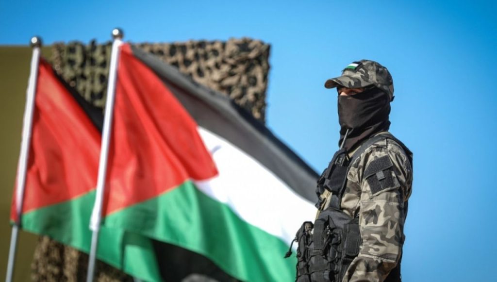 في تطور لافت.. المقاومة تستهدف طائرة أباتشي صهيونية