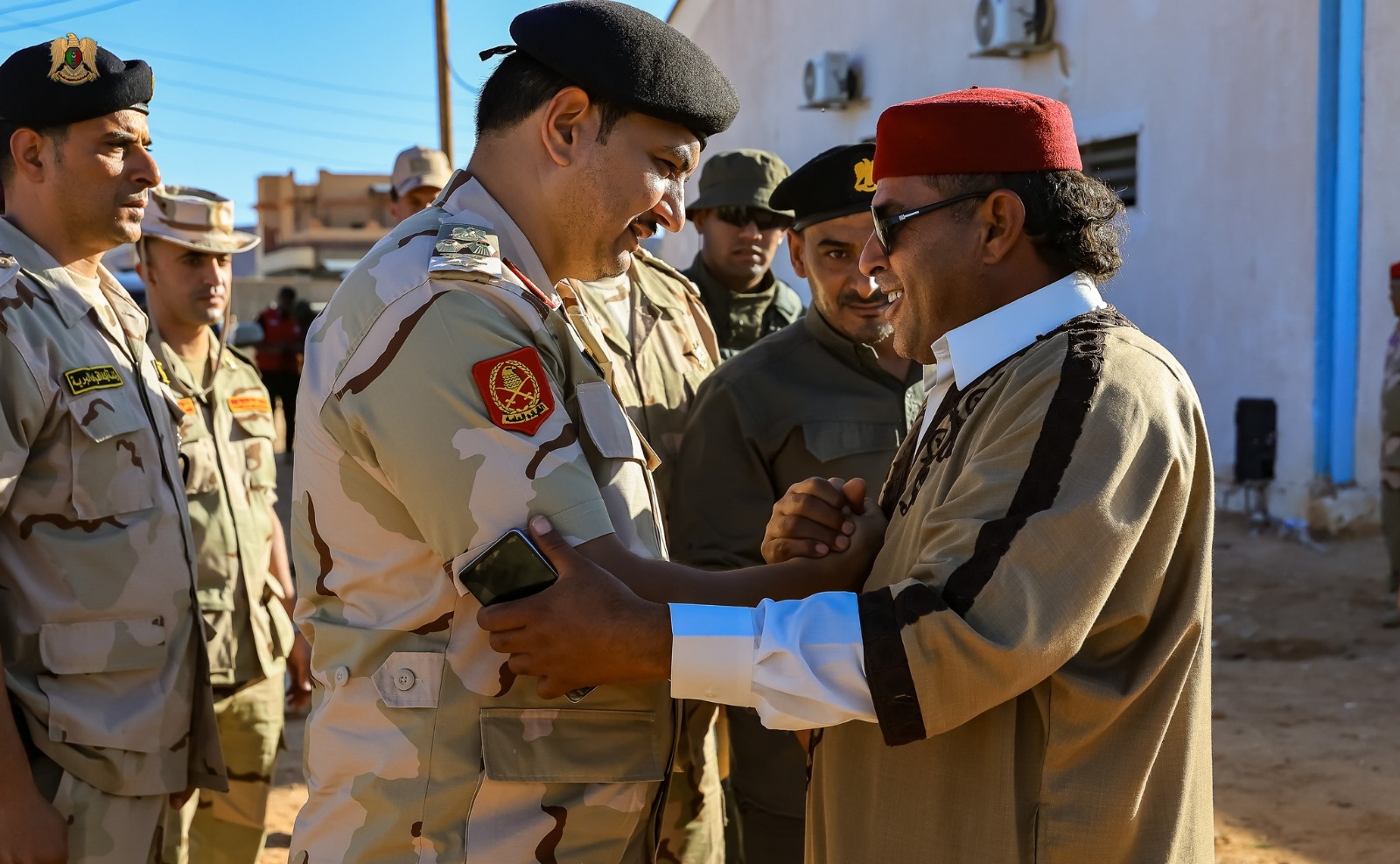 الفريق صدام يلتقي  بمشائخ وأعيان بلدية أوباري