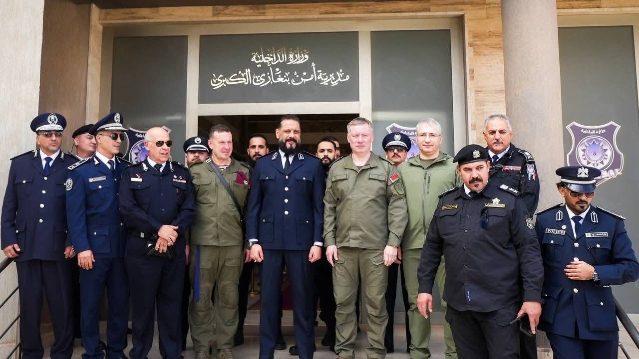 نائب وزير الداخلية البيلاروسي يزور مديرية أمن بنغازي