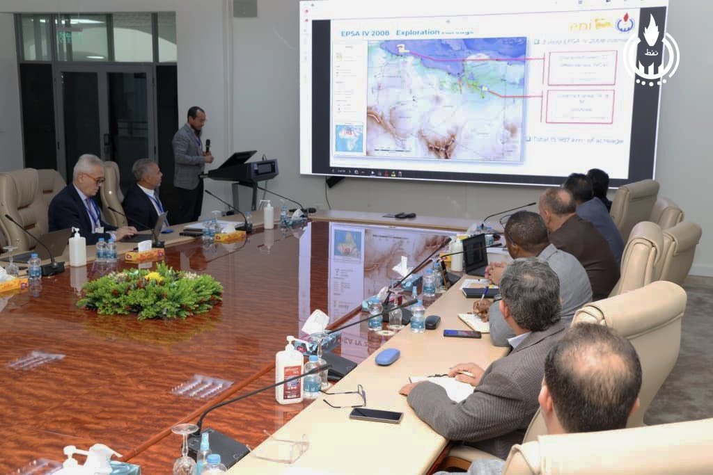 الوطنية للنفط وإيني تبحثان مشاريع الاستكشاف البحرية والبرية