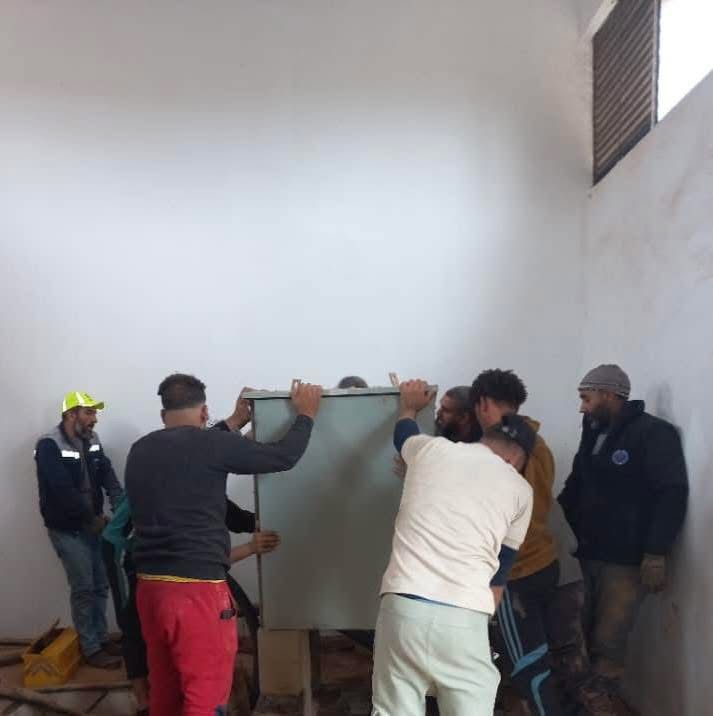 شركة الكهرباء تشرع في في تركيب وحدة حلقية ثلاثية بمنطقة الكويفية