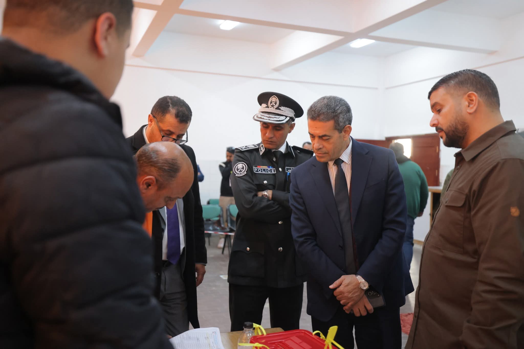 رئيس مجلس المفوضية عماد السايح يزور مراكز الاقتراع في بنغازي