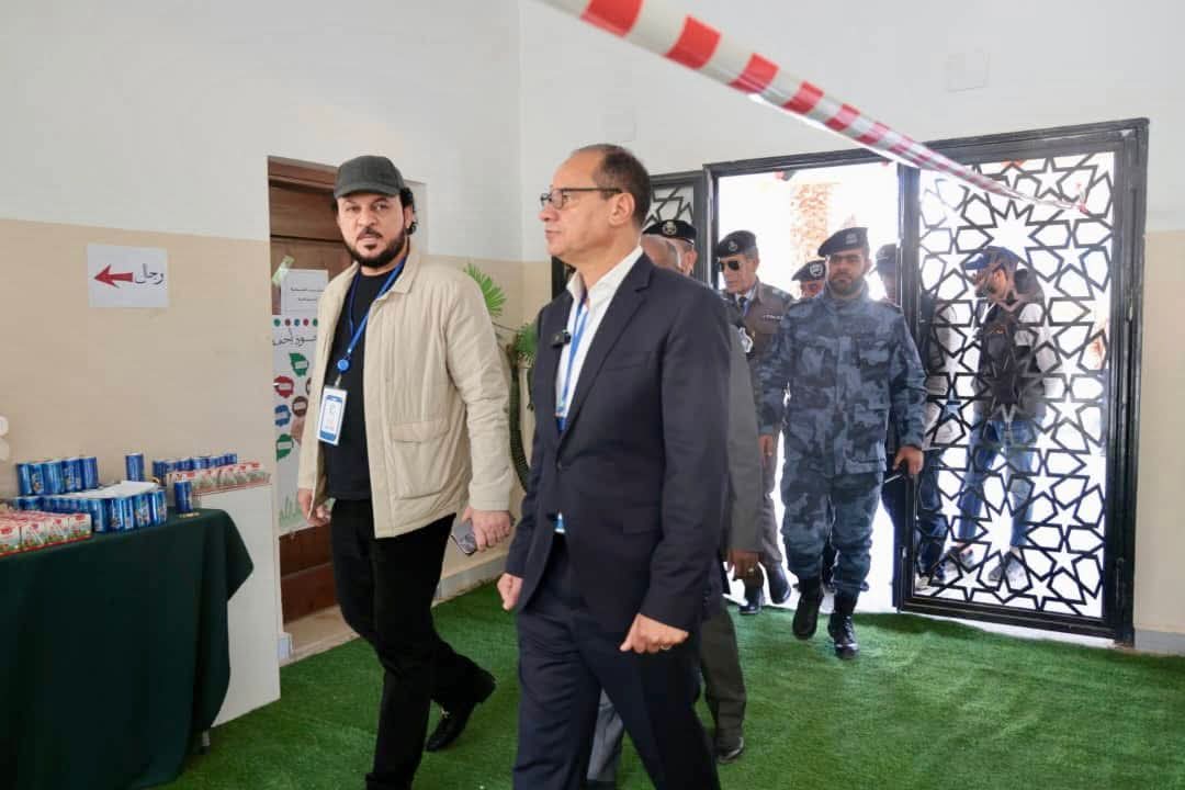 الشارف يتفقد عدد من المراكز الانتخابية ببلدية سبها