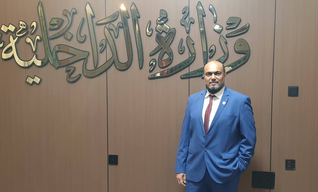 الجروشي يحذّر من فجوة تشريعية في مواجهة الجرائم الرقمية وغسل الأموال