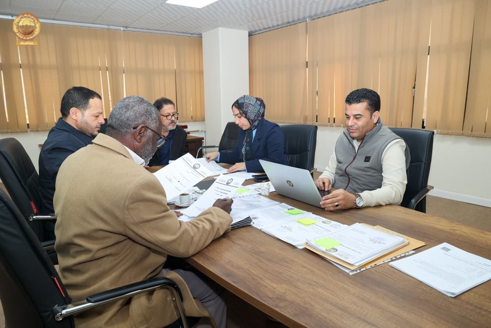  اللجنة التشريعية والدستورية النيابية تعقد  اجتماعاً برئاسة رئيسها اللجنة رمضان شمبش