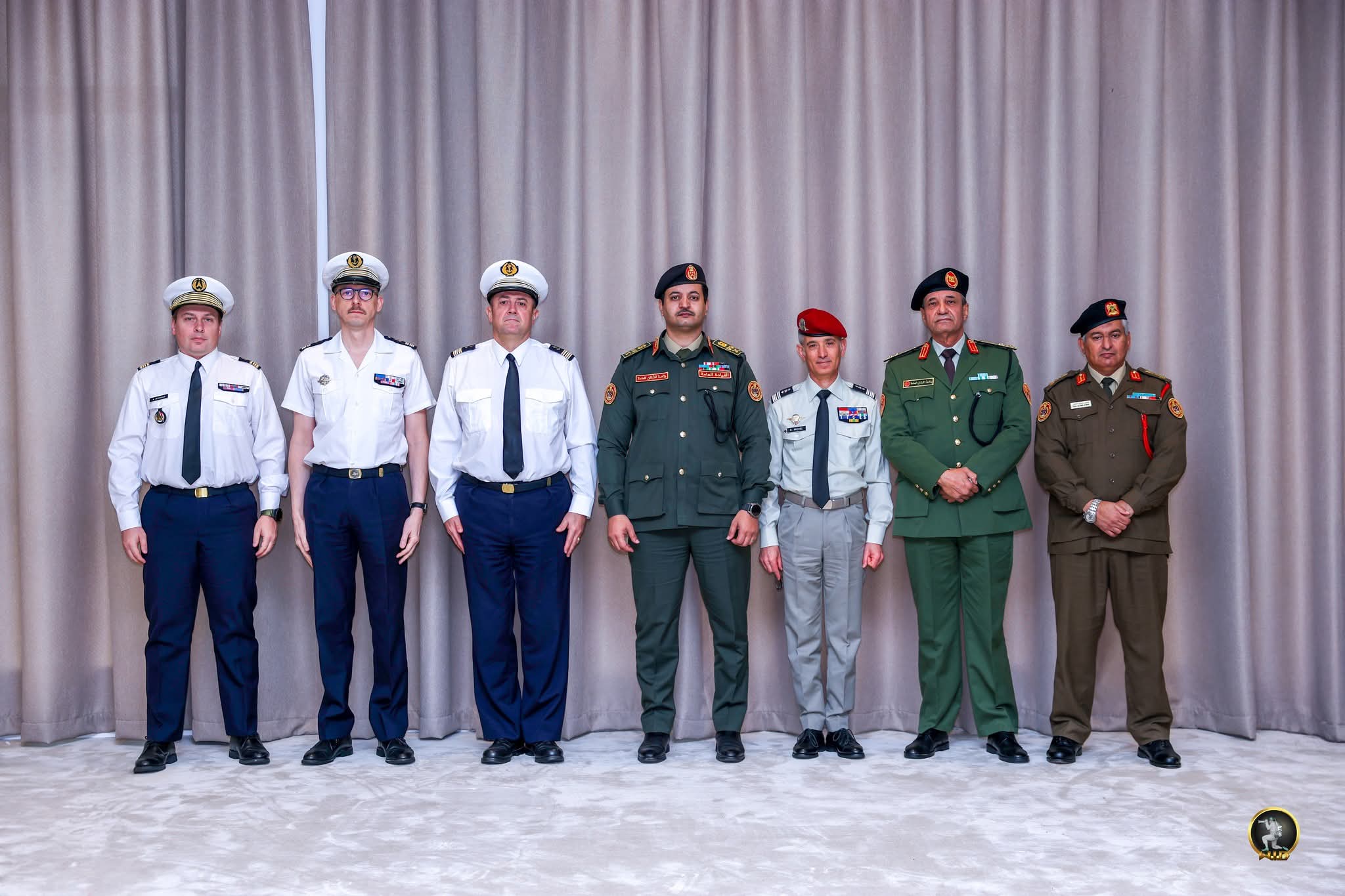 الفريق خالد حفتر يستعرض مع الملحق العسكري الفرنسي القضايا المشتركة