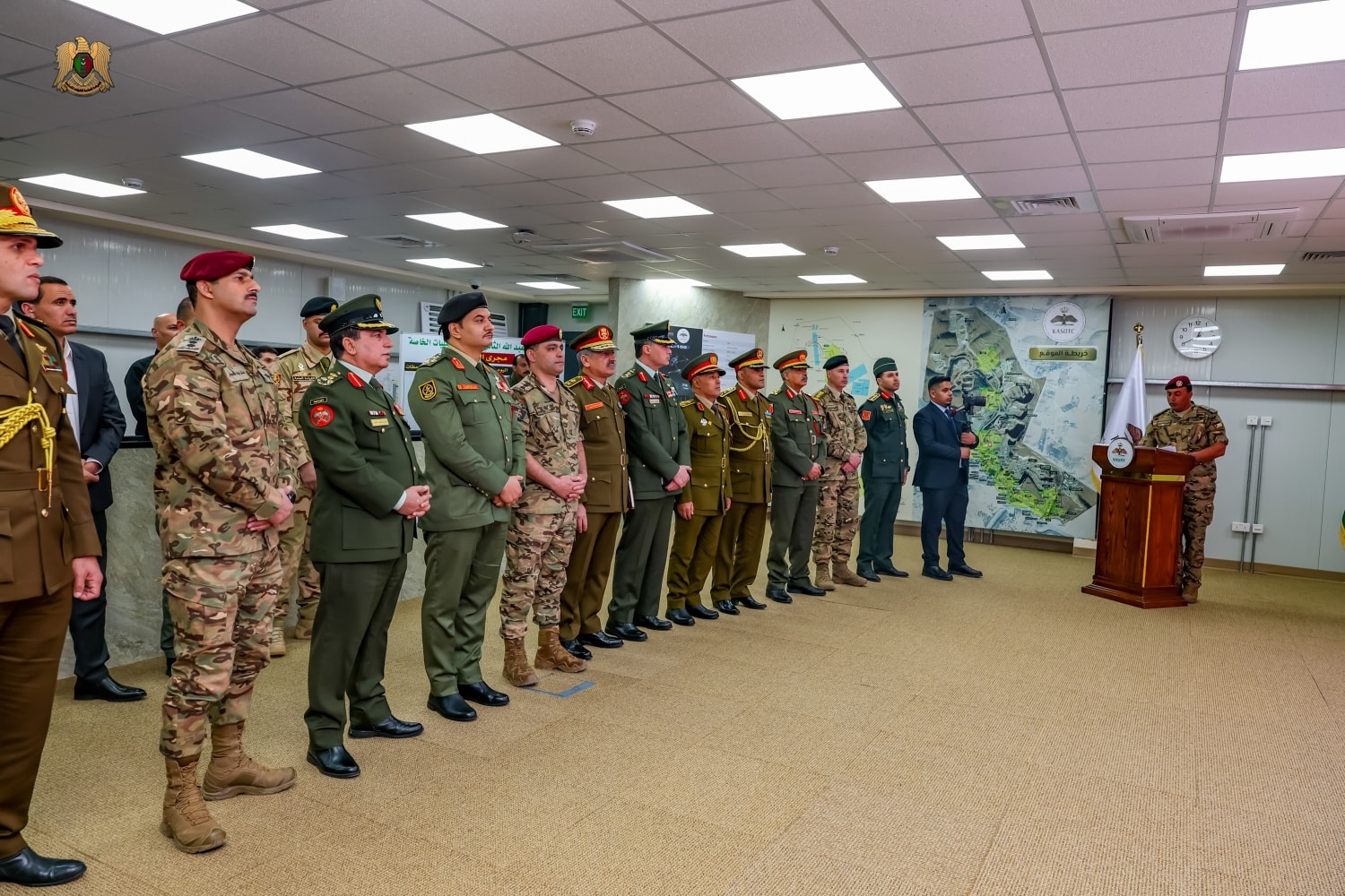 نائب القائد العام يتفقد تمرينًا تعبويًا بالذخيرة الحية للطلبة الليبيين في مركز الملك عبدالله الثاني بالأردن