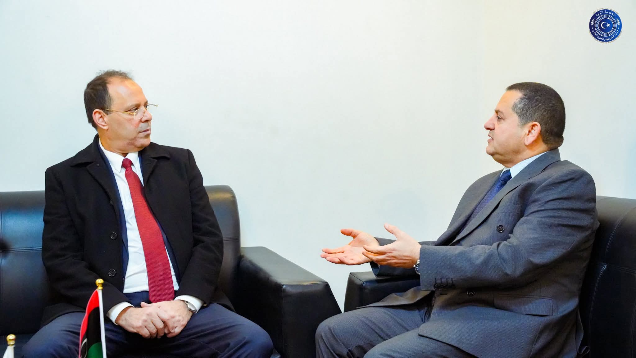 الحويج والقنصل المغربي يناقشان سبل التعاون المشترك