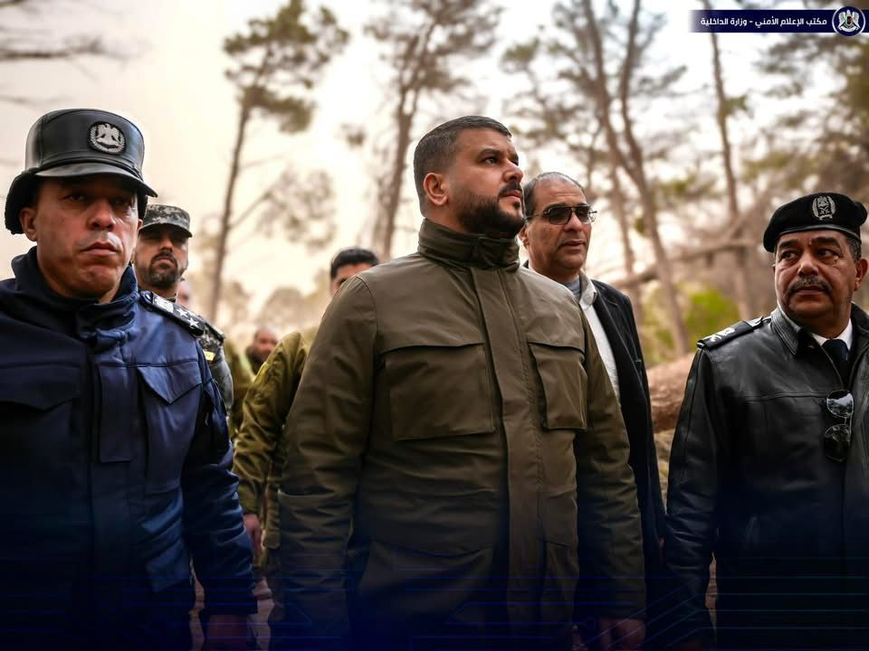 رئيس لجنة الطوارئ يتفقد أوضاع سكان الأحياء العشوائية بمدينة شحّات