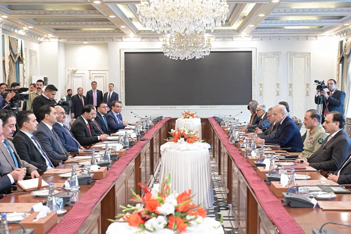 رئيس الوزراء الباكستاني يستقبل القائد العام ونائبه ورئيس الحكومة