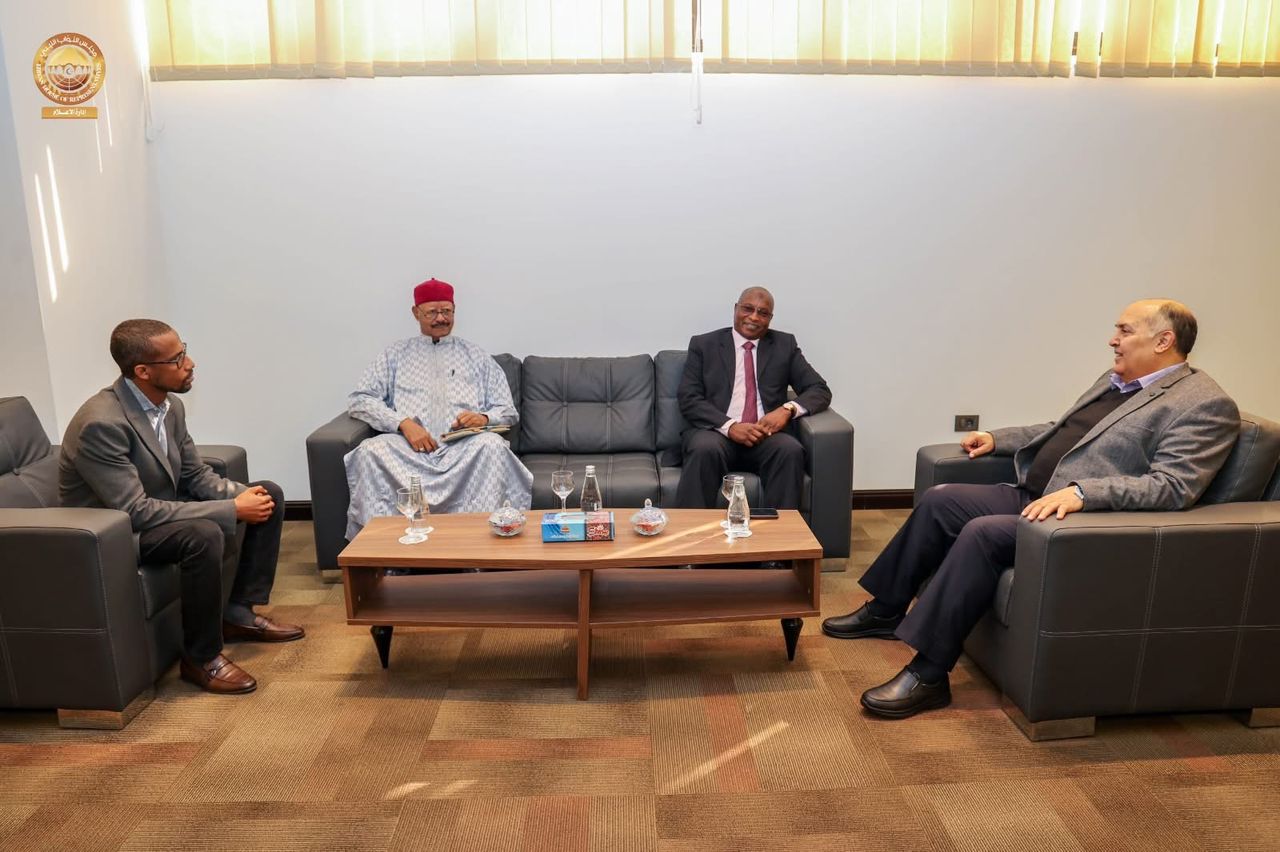 رئيس ديوان مجلس النواب يلتقي سفير جمهورية تشاد لدى ليبيا