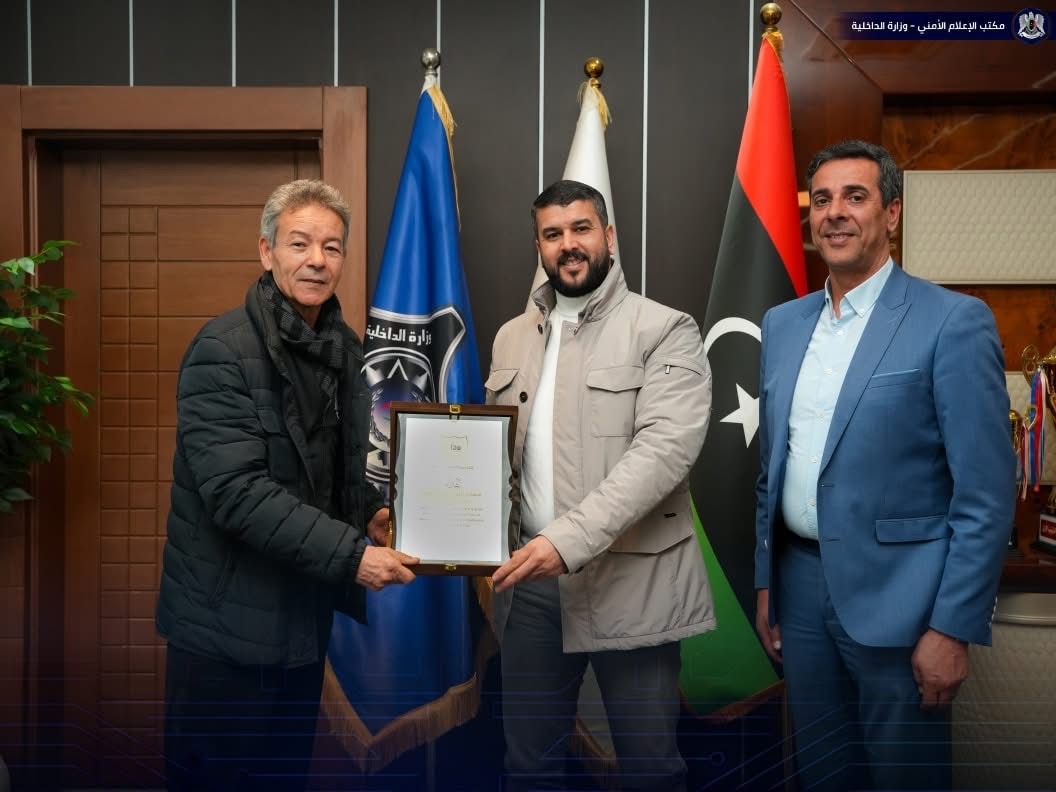 وكيل وزارة الداخلية يبحث مع إدارة المدرسة الدولية بنغازي سُبل دعم العملية التعليمية