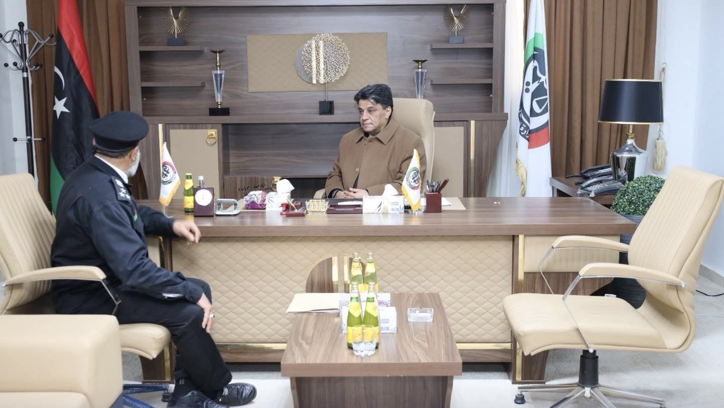  وزير العدل يلتقي رئيس مكتب الشرطة القضائية الساحل لتعزيز