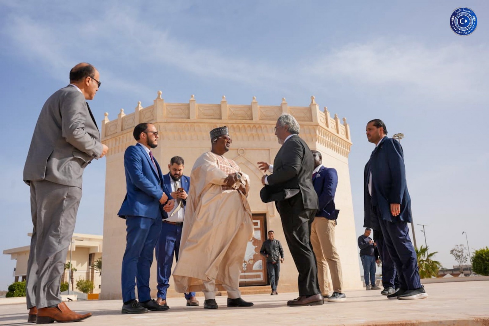 سفير النيجر يطلع على معالم بنغازي