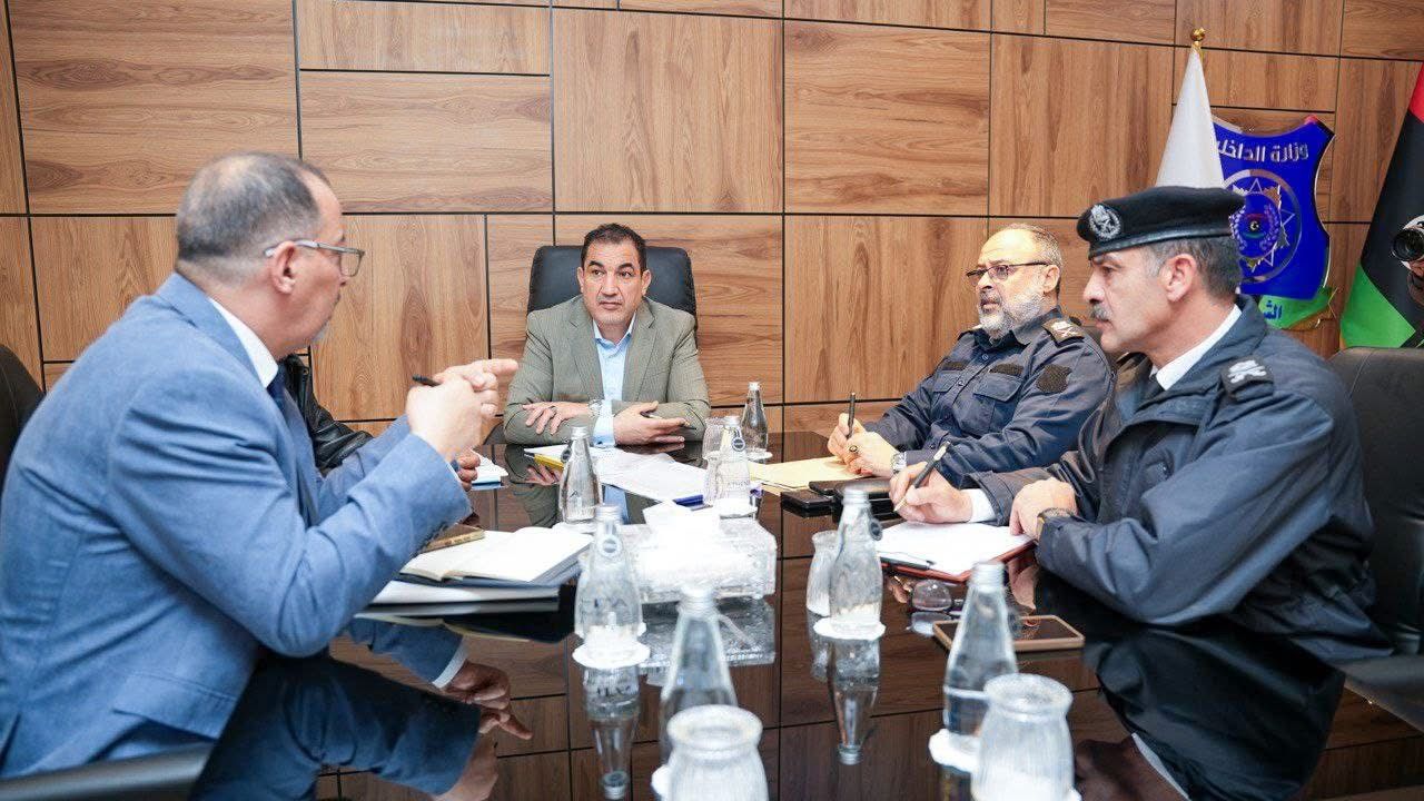 وزير الداخلية يراجع قوائم قبول الدفعة الثانية بكلية ضباط الشرطة