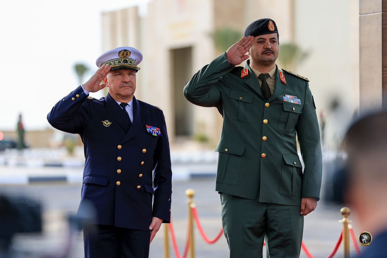 الفريق أول خالد حفتر يلتقي قائد البحرية الفرنسية ضمن المؤتمر الأمني الاستراتيجي