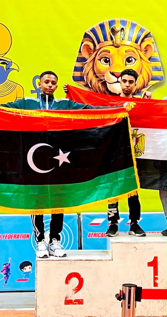 بطل واعد يرفع راية ليبيا.. فضية أفريقية لعيسى خميس في القاهرة 