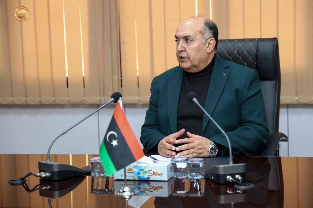 رئيس ديوان مجلس النواب يعقد اجتماعًا بمديري الإدارات ويطّلع على سير العمل