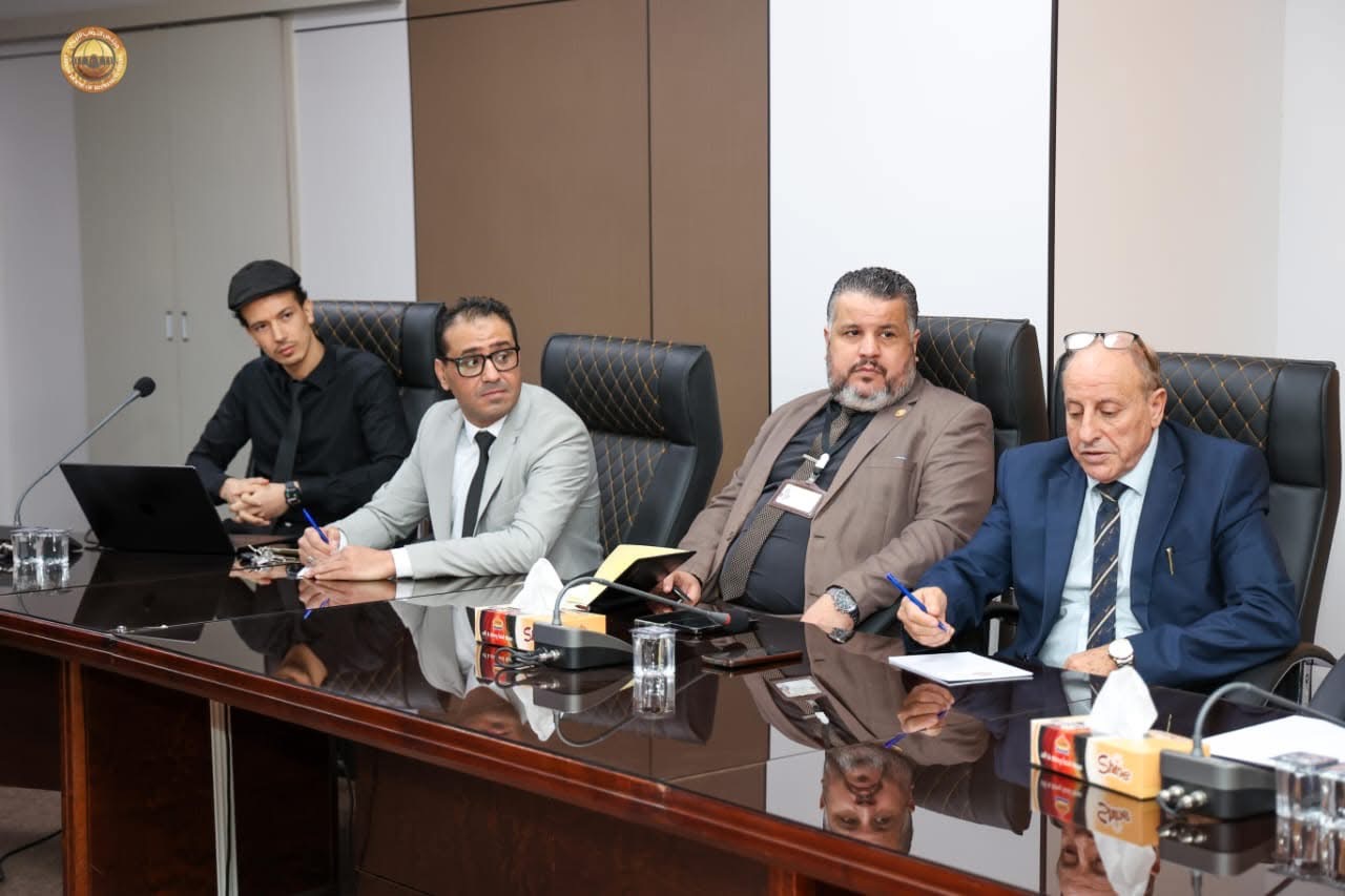 رئيس ديوان مجلس النواب يعقد اجتماعًا بمديري الإدارات ويطّلع على سير العمل