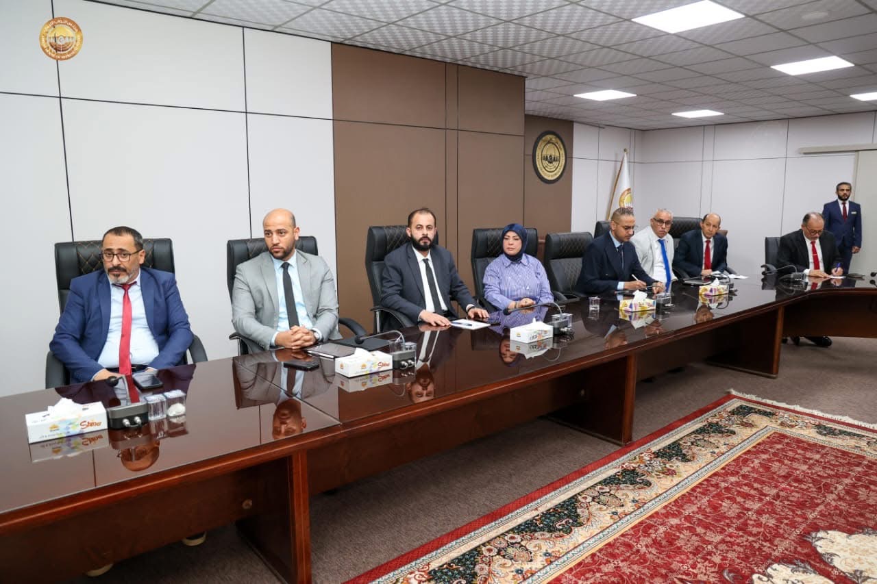 رئيس ديوان مجلس النواب يعقد اجتماعًا بمديري الإدارات ويطّلع على سير العمل