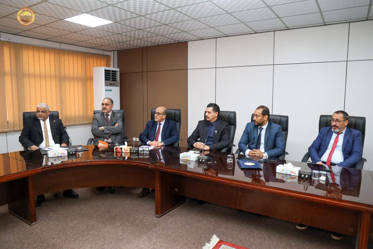 رئيس ديوان مجلس النواب يعقد اجتماعًا بمديري الإدارات ويطّلع على سير العمل