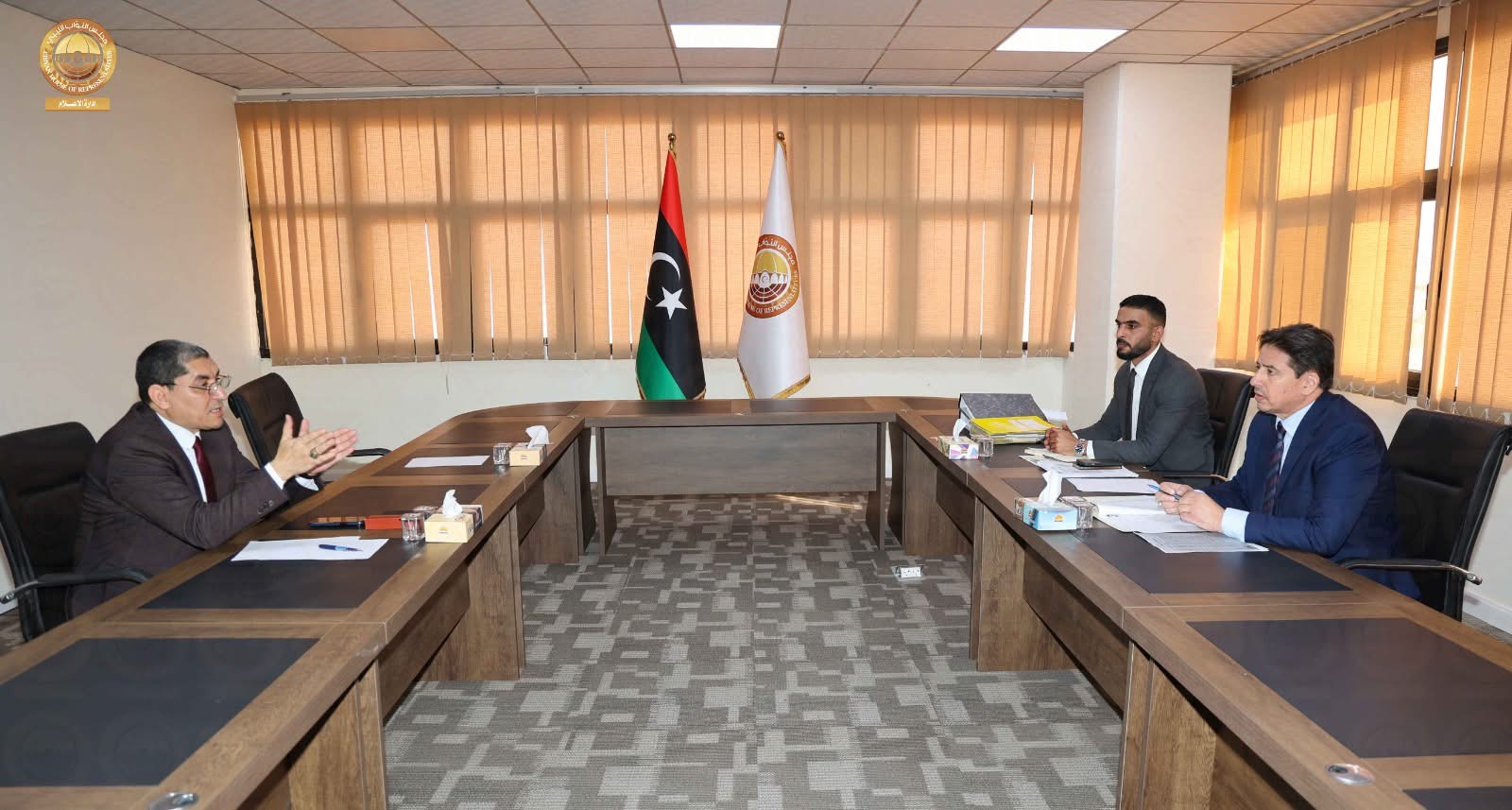 النائب يوسف العقوري ووزير العمل عبدالله الشارف أرحومة يبحثان صرف مستحقات شركات الطوارئ في سبها والجنوب الغربي 