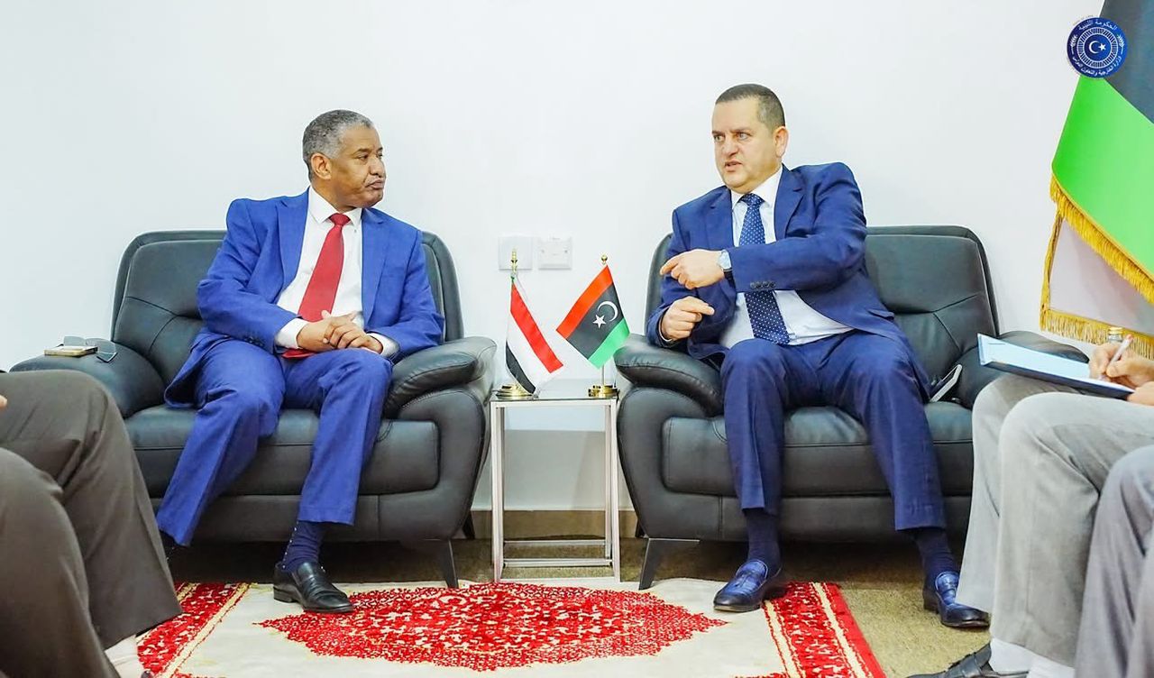 تعزيز التنسيق الإنساني والتعليمي بين ليبيا والسودان