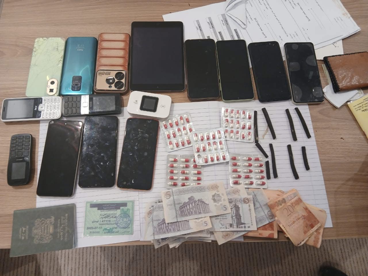 ضبط متهم وبحوزته مخدرات وأقراص مهلوسة في بنغازي