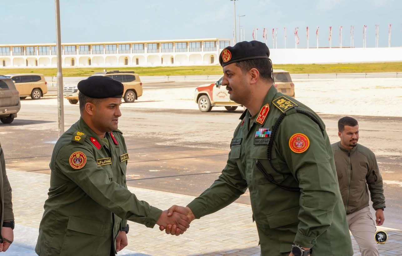 رئيس الأركان العامة للقوات المسلحة يشهد تخريج الدفعة الثانية من كتيبة الصاعقة باللواء 166 مشاة