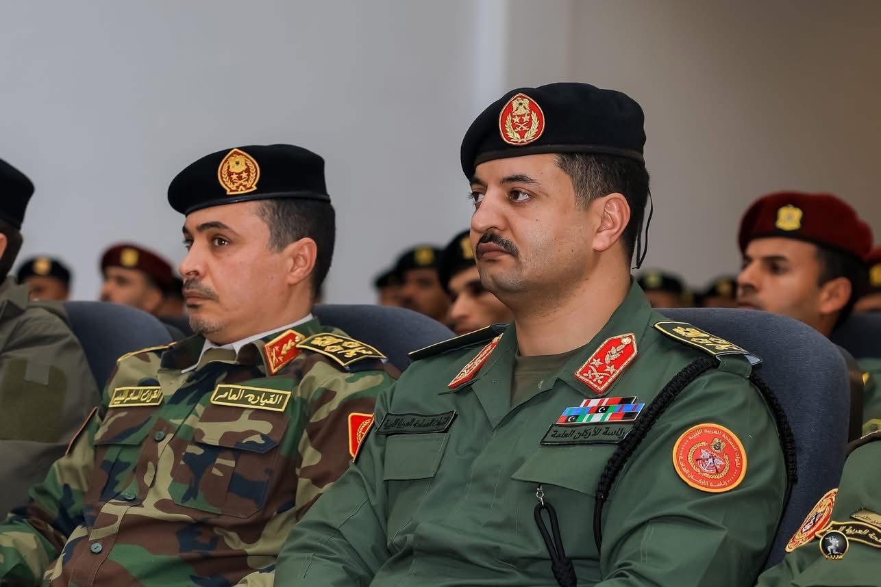 رئيس الأركان العامة للقوات المسلحة يشهد تخريج الدفعة الثانية من كتيبة الصاعقة باللواء 166 مشاة