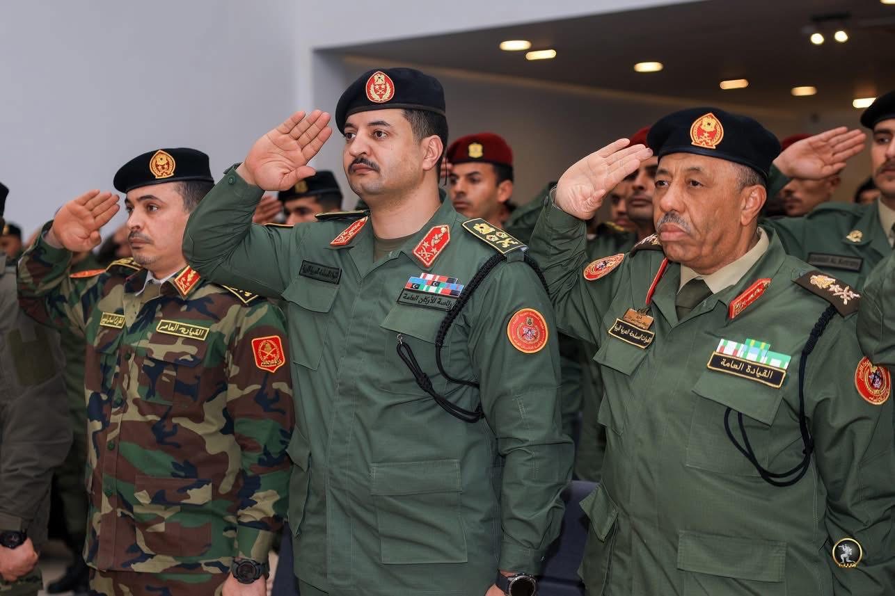 رئيس الأركان العامة للقوات المسلحة يشهد تخريج الدفعة الثانية من كتيبة الصاعقة باللواء 166 مشاة