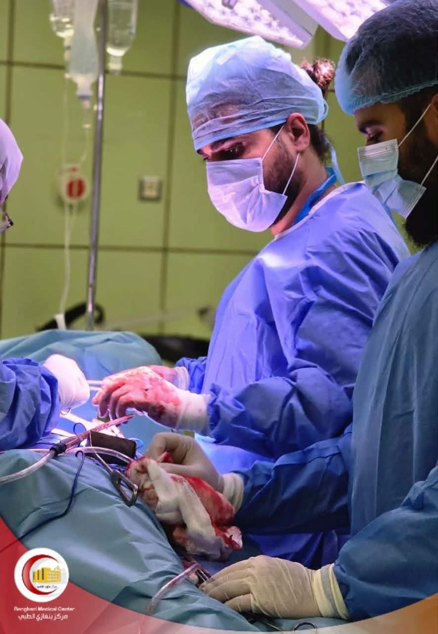 تدخل جراحي عاجل ينقذ حياة مصاب بطعنة صدرية في مركز بنغازي الطبي