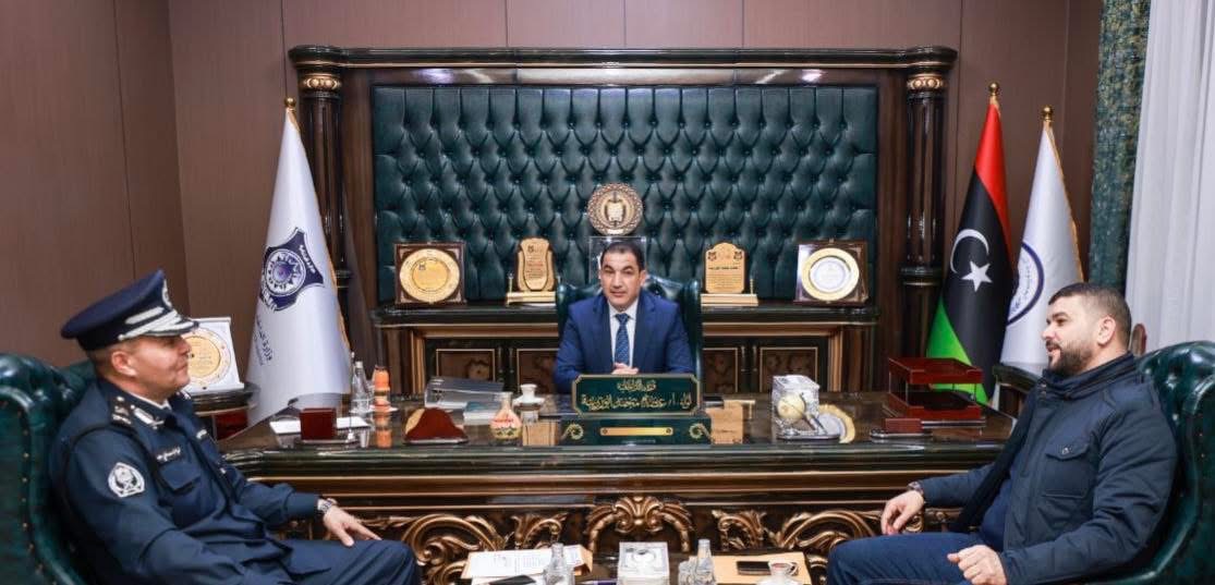 الداخلية تبحث دعم مديرية أمن الجفرة وتعزيز الانتشار الأمني بالمنطقة