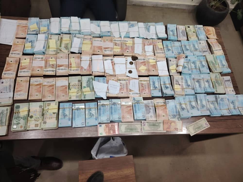 ضبط متهمين بالاحتيال على مكتب تحويلات مالية في البيضاء