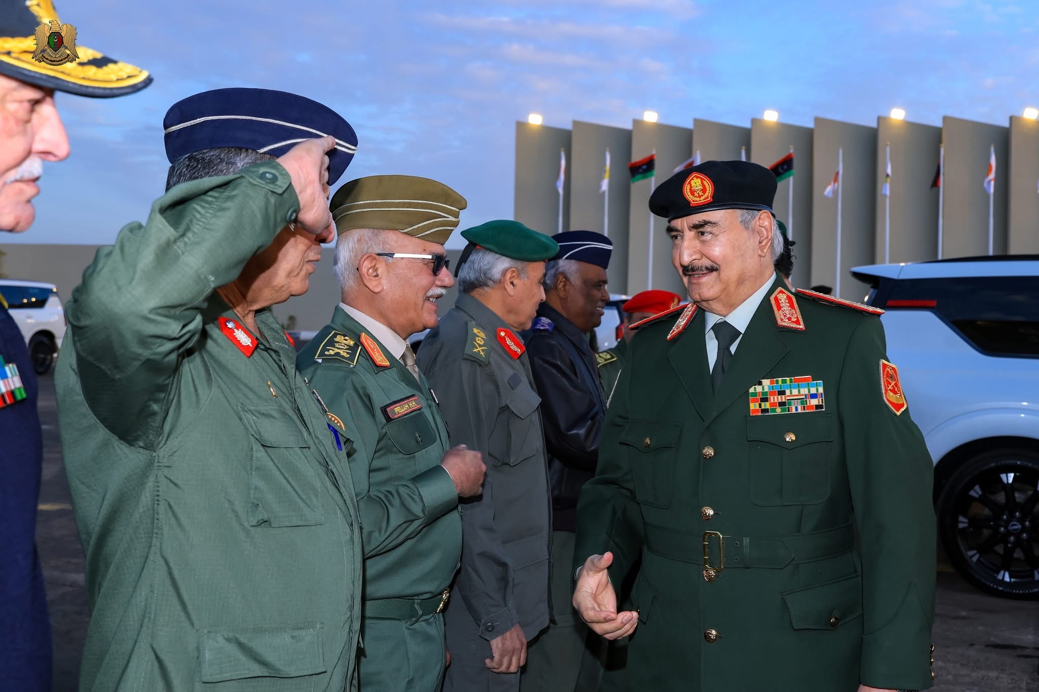 القائد العام للقوات المسلحة يشارك ضباط الجيش في إفطار رمضاني ويؤكد جاهزية القوات لحماية ليبيا