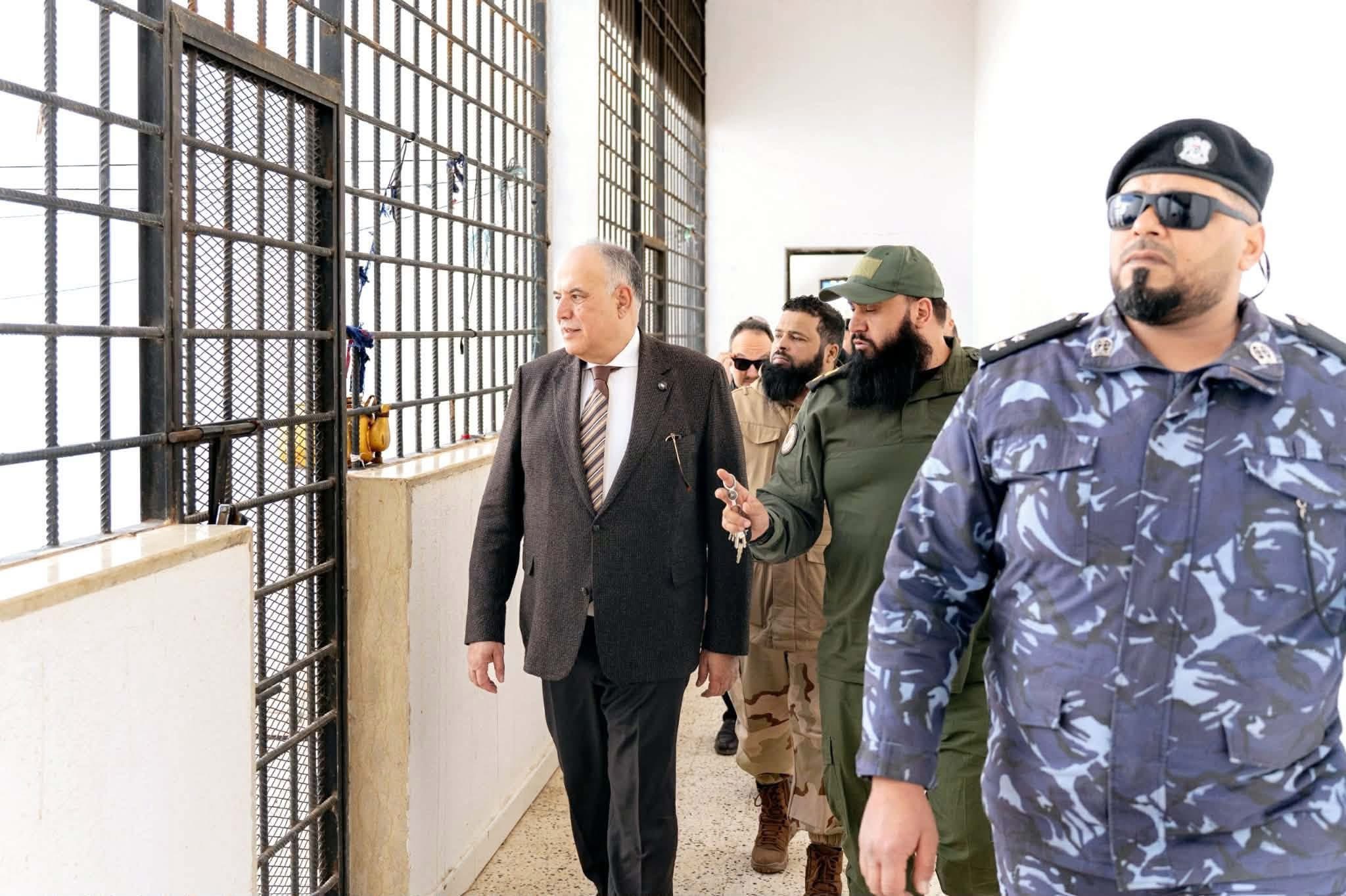 لجنة متابعة أوضاع السجناء تقرر الإفراج عن عدد من النزلاء في بنغازي