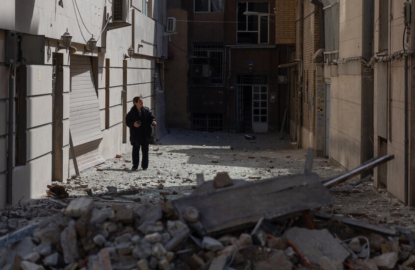 طيران الاحتلال يستهدف عدد من المواقع في طهران