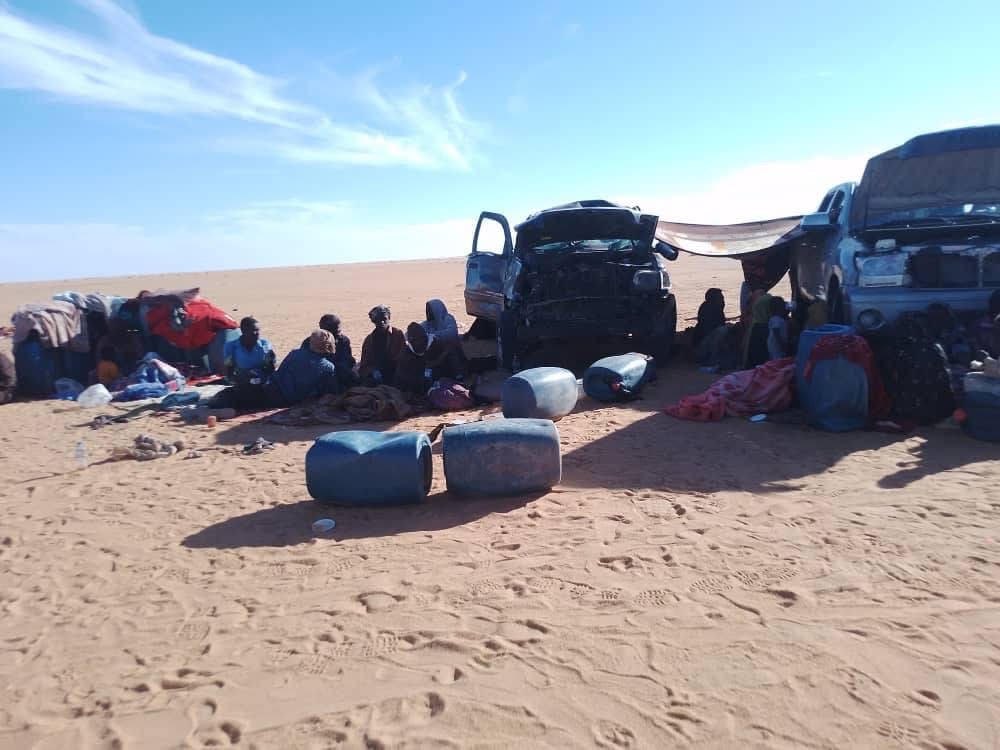 إنقاذ 40 مهاجرًا غير شرعي بعد انقلاب مركبة جنوب شرق الكفرة