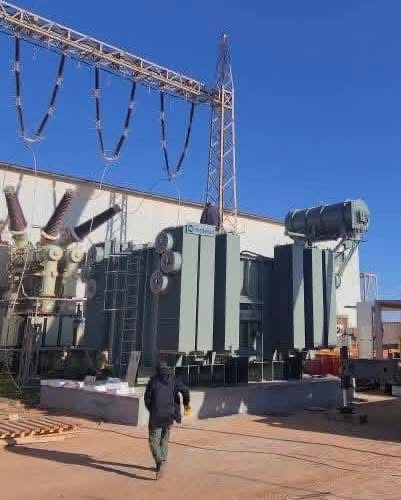 الانتهاء من ربط كوابل القدرة بالمحول الجديد في محطة مراوة تمهيدًا لإدخاله الخدمة