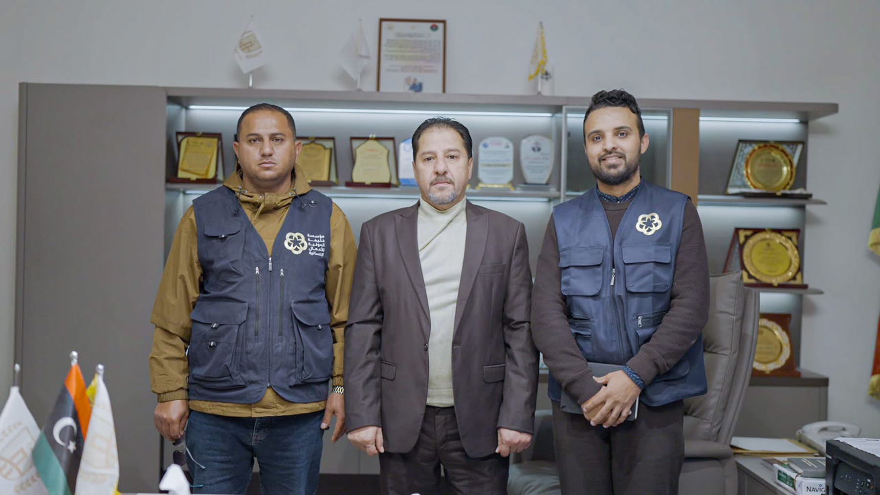 مؤسسة خليفة الدولية تبحث مع بلدية البيضاء تعزيز التعاون لتحسين الخدمات الأساسية