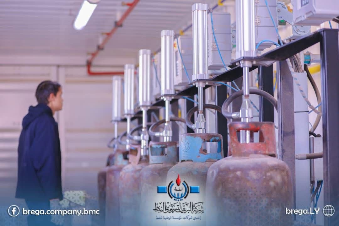تواصل العمل بنقاط التعبئة الفورية لغاز الطهي في القوارشة وحي السلام ببنغازي