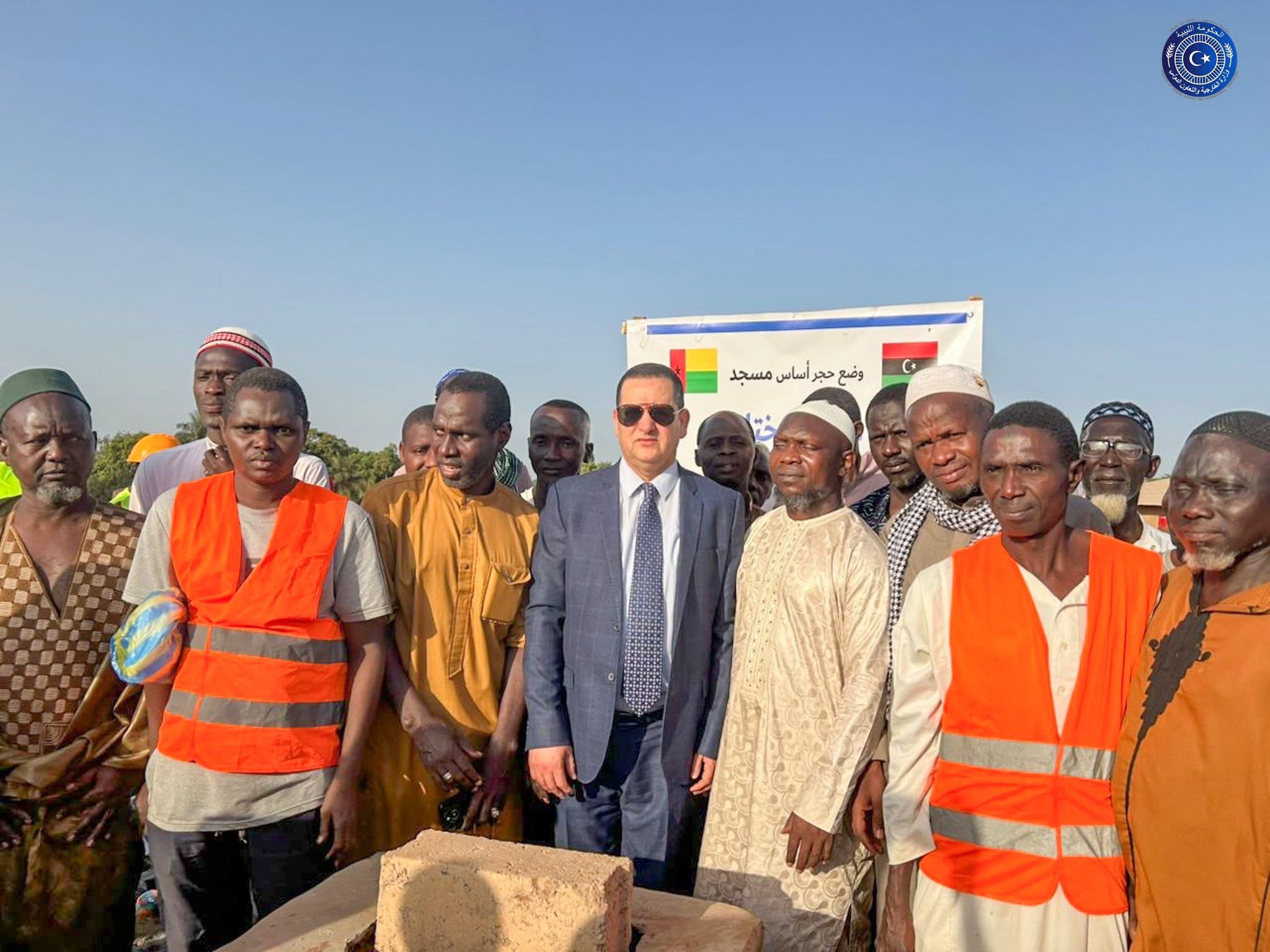 وزير الخارجية والتعاون الدولي  يضع حجر الأساس لمسجد “عمر المختار” في بيساو