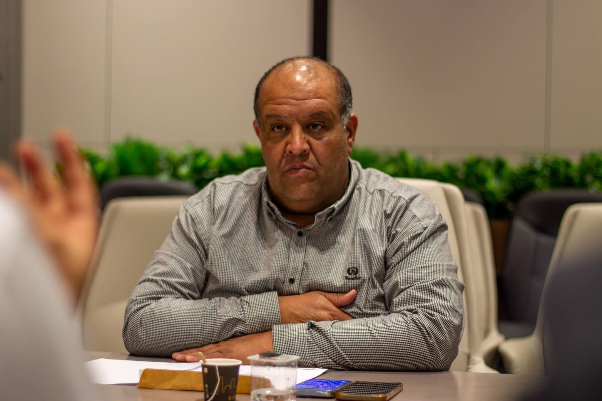 عضوا المجلس البلدي بنغازي يبحثان مع مشائخ وأعيان ليبيا تعزيز السلم الاجتماعي