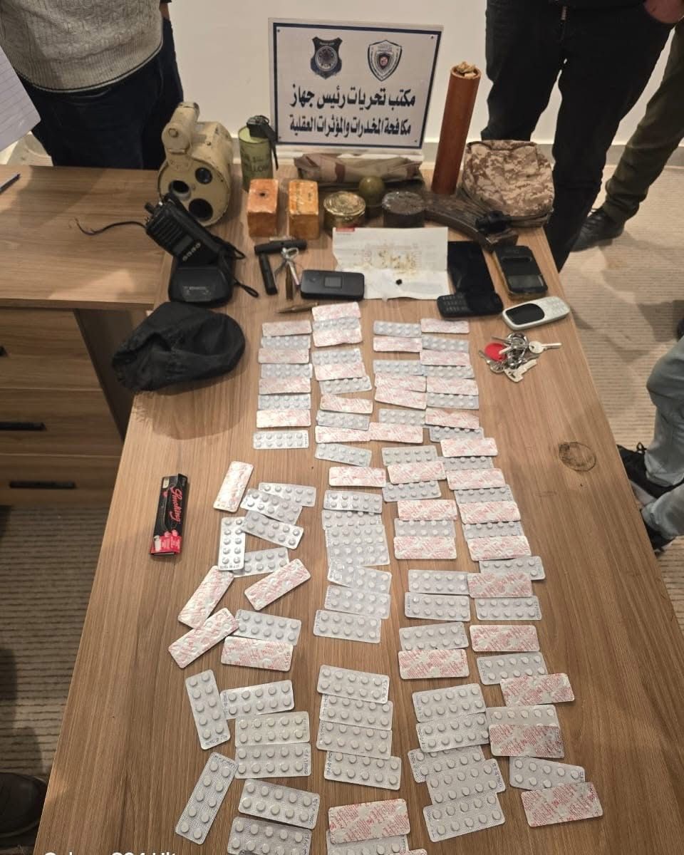 سقوط متهم بحوزته أكثر من ألف قرص مهلوس في بنغازي