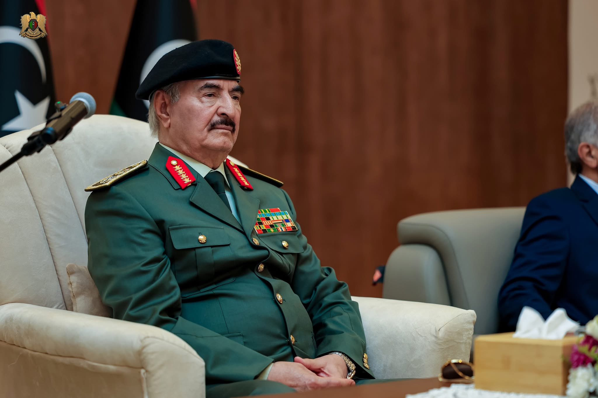 القائد العام للقوات المسلحة يستقبل المهنئين بعيد الفطر ويؤكد جاهزية الجيش