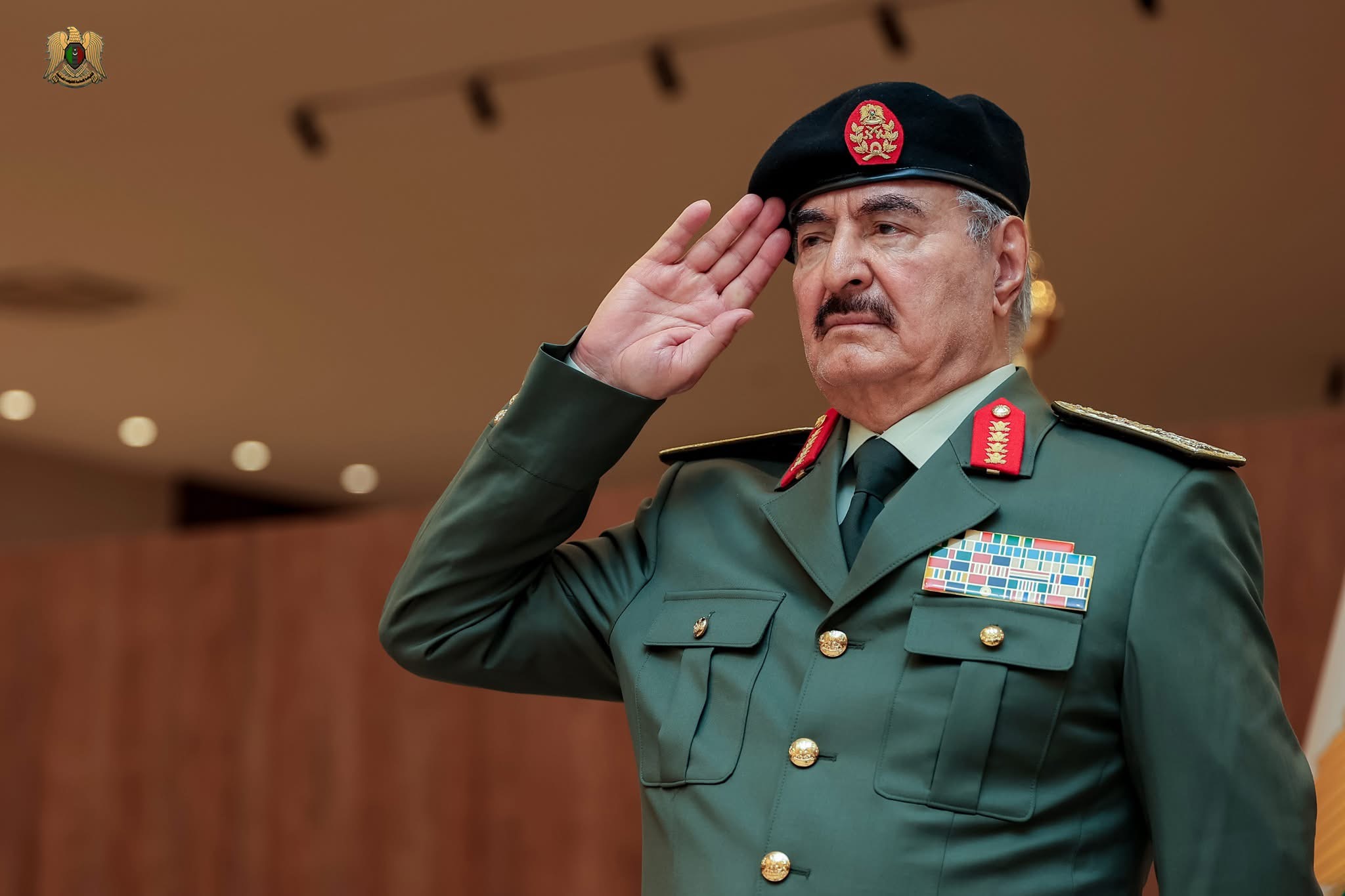 القائد العام للقوات المسلحة يستقبل المهنئين بعيد الفطر ويؤكد جاهزية الجيش