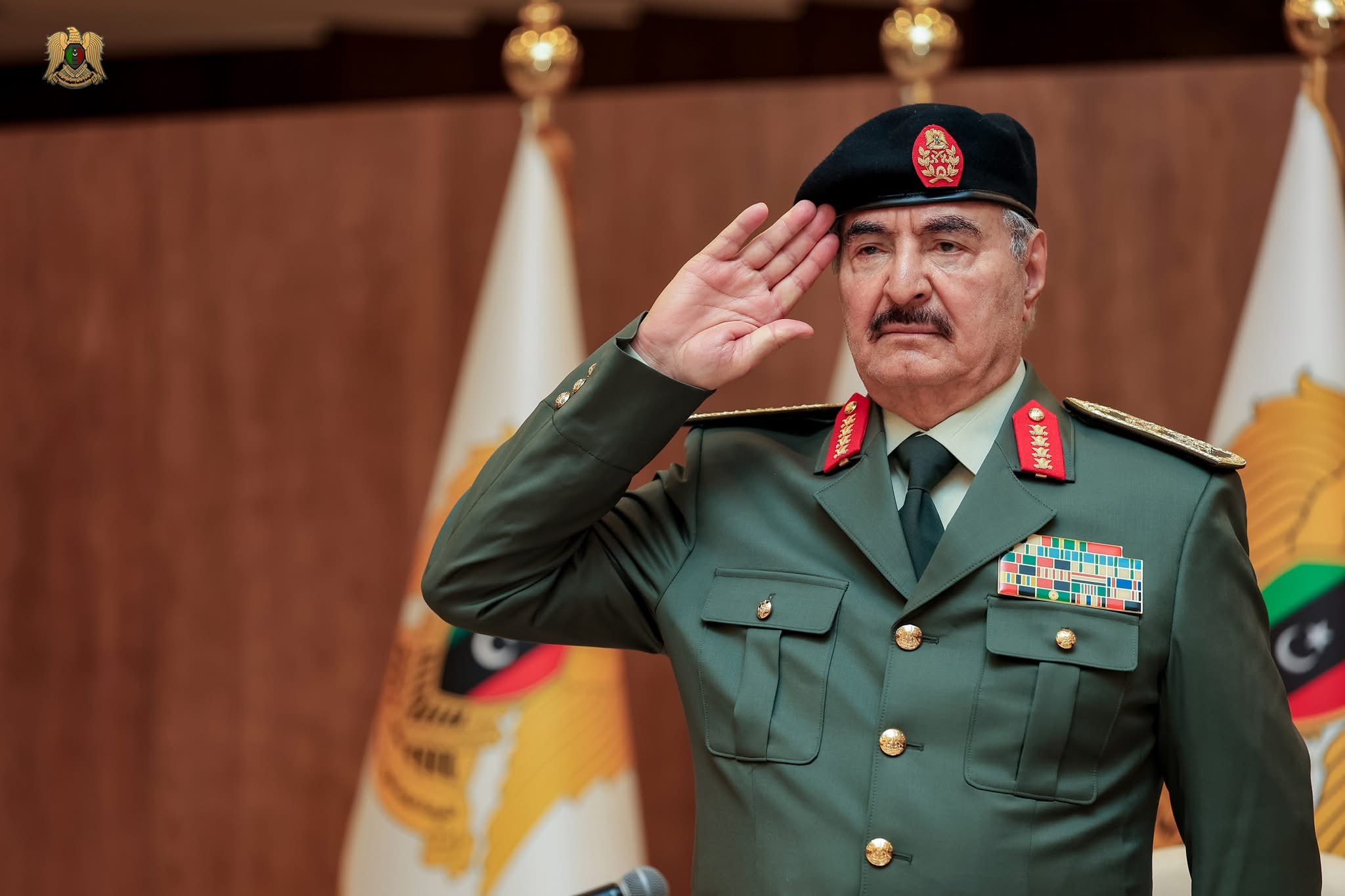 القائد العام للقوات المسلحة يستقبل المهنئين بعيد الفطر ويؤكد جاهزية الجيش