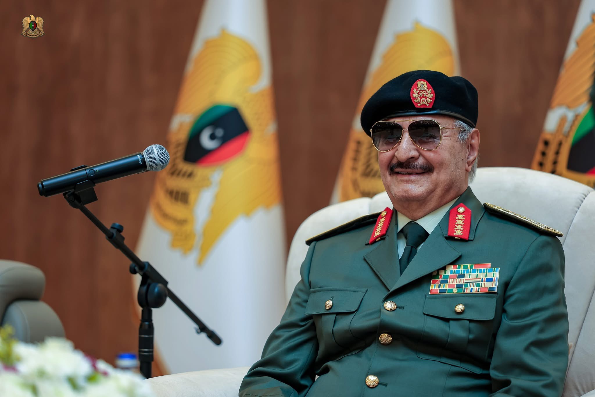 القائد العام للقوات المسلحة يستقبل المهنئين بعيد الفطر ويؤكد جاهزية الجيش