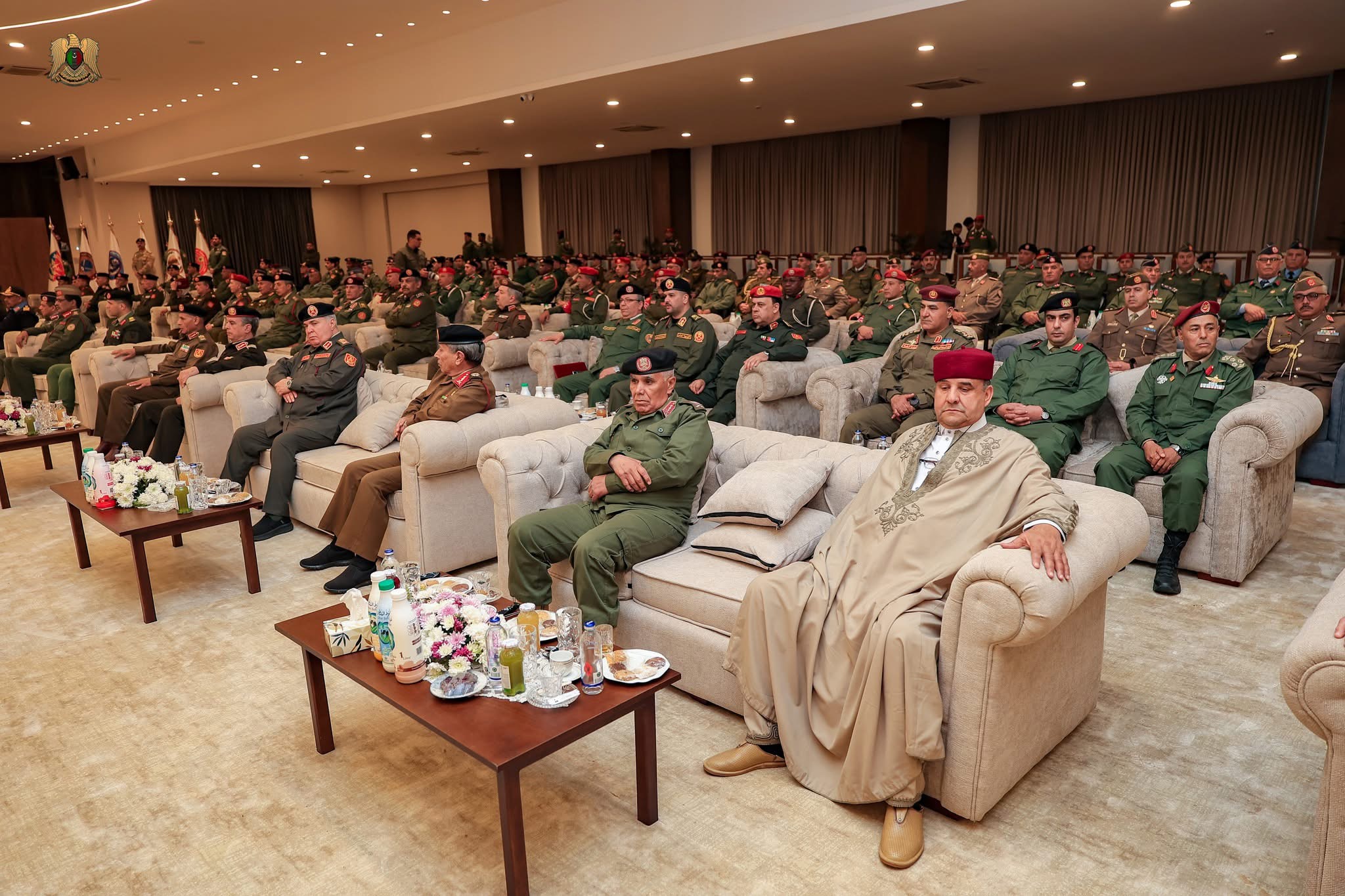 القائد العام للقوات المسلحة يستقبل المهنئين بعيد الفطر ويؤكد جاهزية الجيش