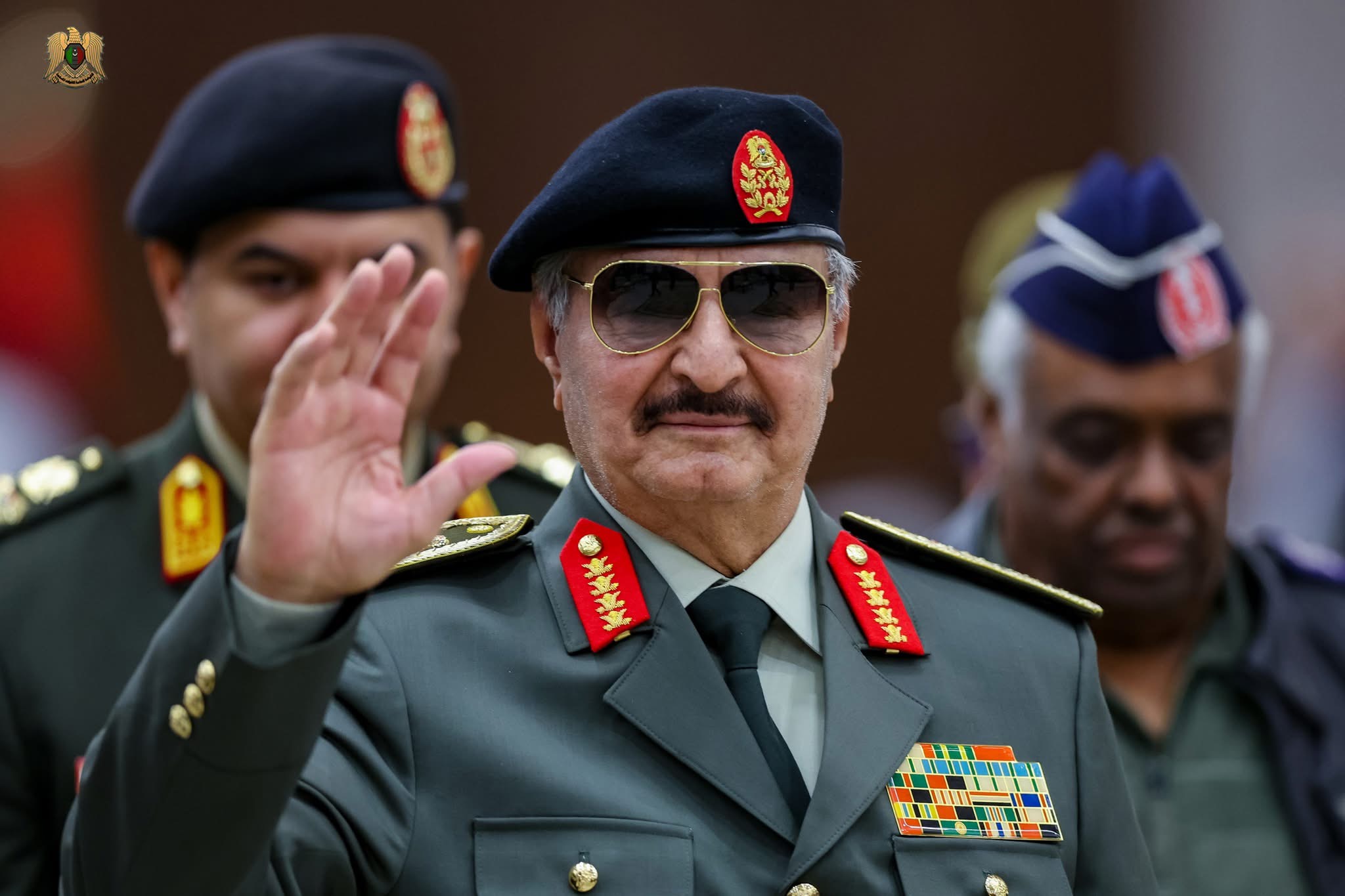 القائد العام للقوات المسلحة يستقبل المهنئين بعيد الفطر ويؤكد جاهزية الجيش